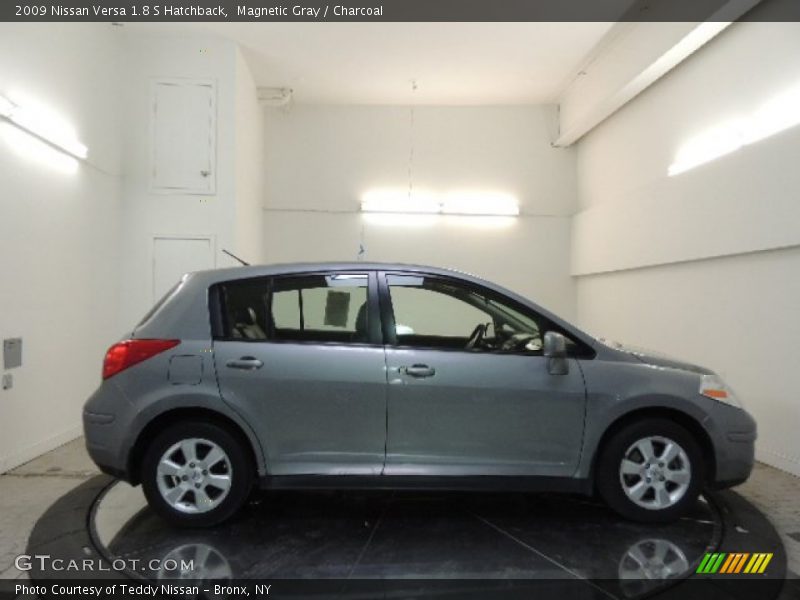 Magnetic Gray / Charcoal 2009 Nissan Versa 1.8 S Hatchback