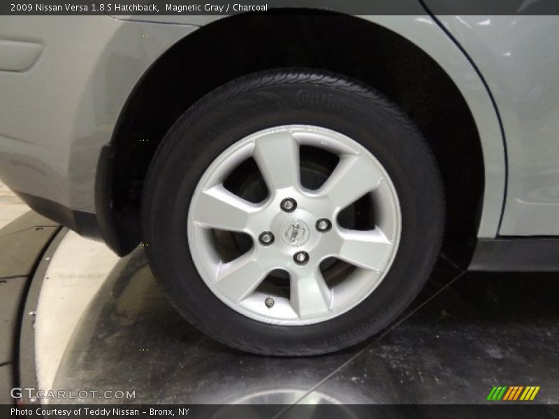 Magnetic Gray / Charcoal 2009 Nissan Versa 1.8 S Hatchback