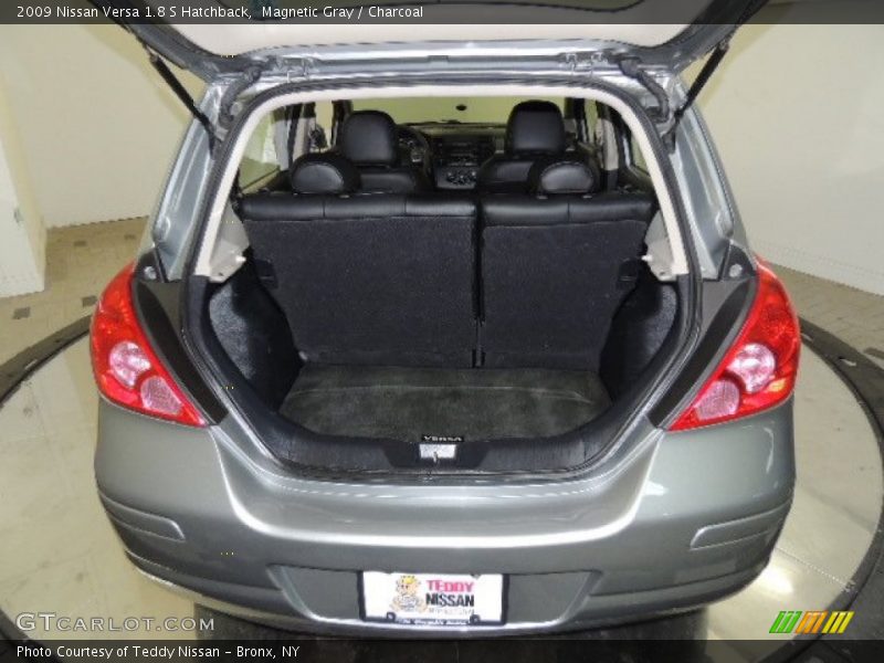 Magnetic Gray / Charcoal 2009 Nissan Versa 1.8 S Hatchback