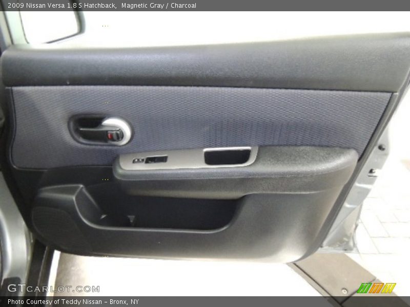 Magnetic Gray / Charcoal 2009 Nissan Versa 1.8 S Hatchback
