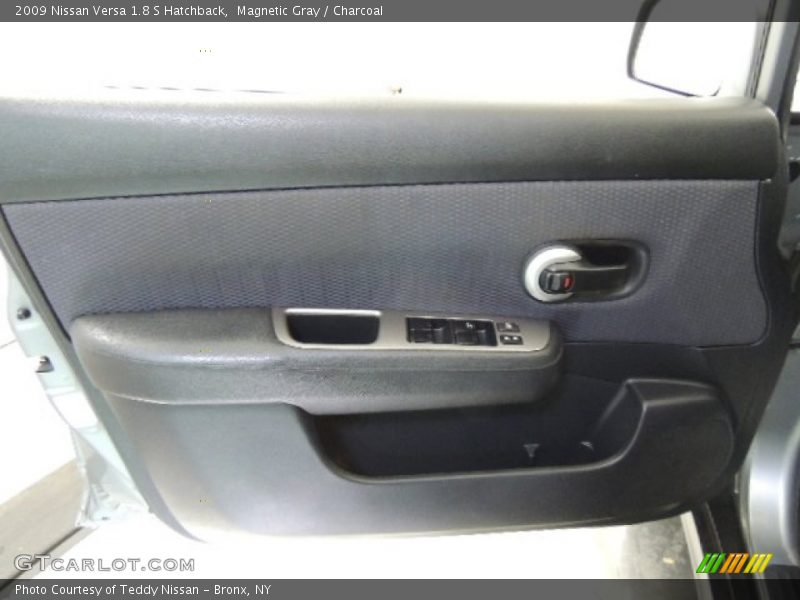 Magnetic Gray / Charcoal 2009 Nissan Versa 1.8 S Hatchback