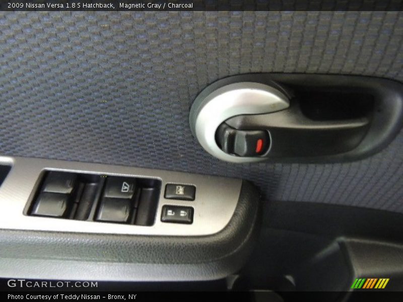 Magnetic Gray / Charcoal 2009 Nissan Versa 1.8 S Hatchback