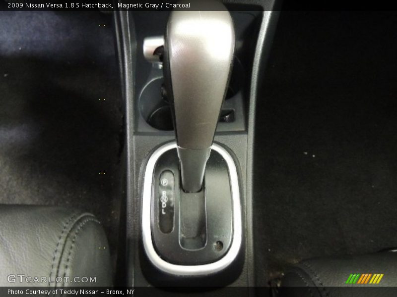 Magnetic Gray / Charcoal 2009 Nissan Versa 1.8 S Hatchback