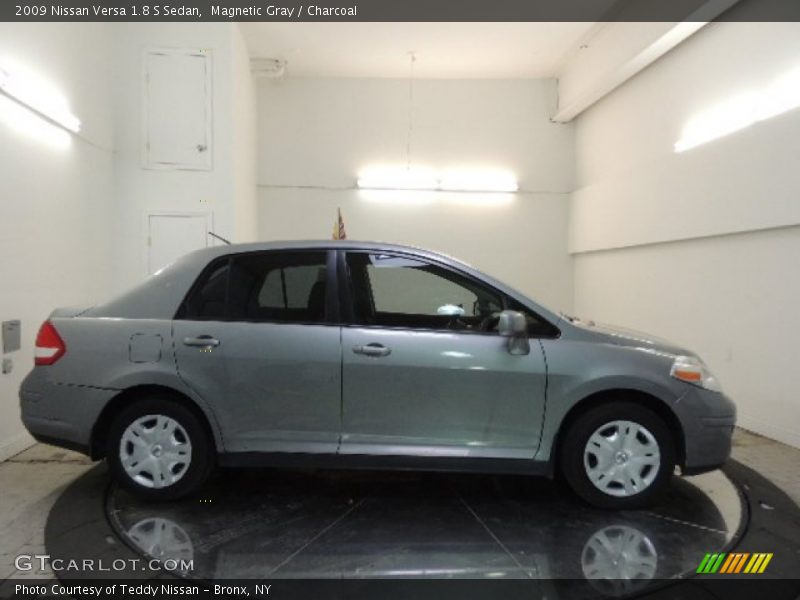Magnetic Gray / Charcoal 2009 Nissan Versa 1.8 S Sedan