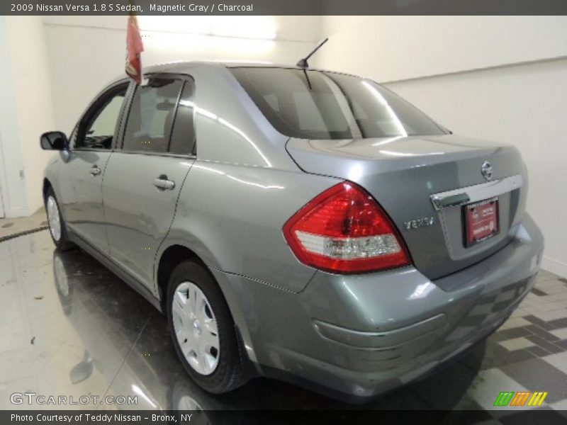 Magnetic Gray / Charcoal 2009 Nissan Versa 1.8 S Sedan