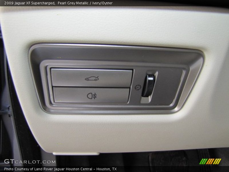 Pearl Grey Metallic / Ivory/Oyster 2009 Jaguar XF Supercharged
