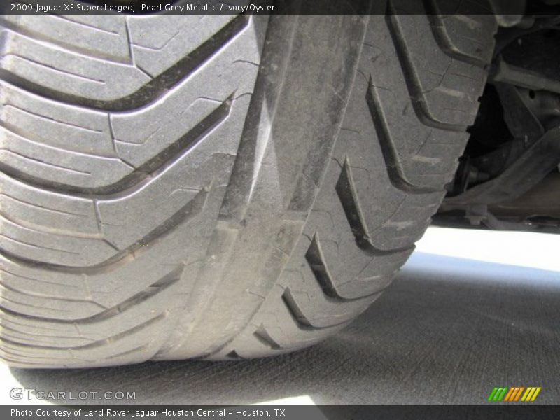 Pearl Grey Metallic / Ivory/Oyster 2009 Jaguar XF Supercharged
