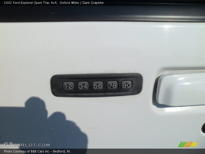 Oxford White / Dark Graphite 2002 Ford Explorer Sport Trac 4x4