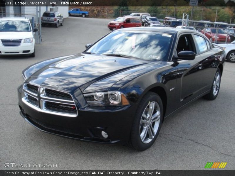 Front 3/4 View of 2013 Charger R/T AWD