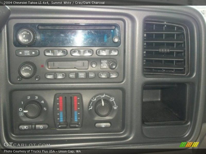 Summit White / Gray/Dark Charcoal 2004 Chevrolet Tahoe LS 4x4