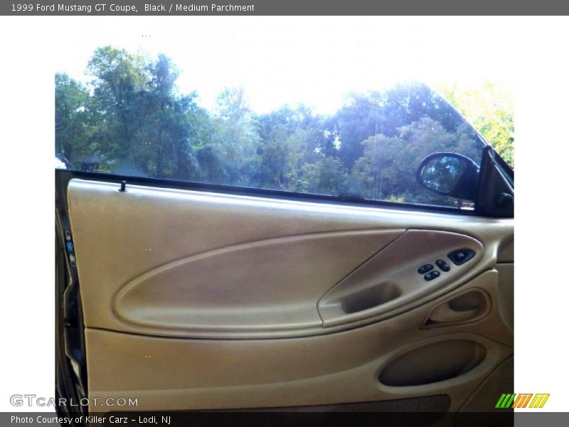 Black / Medium Parchment 1999 Ford Mustang GT Coupe