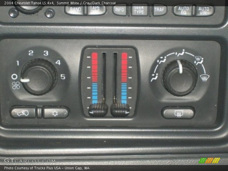 Summit White / Gray/Dark Charcoal 2004 Chevrolet Tahoe LS 4x4