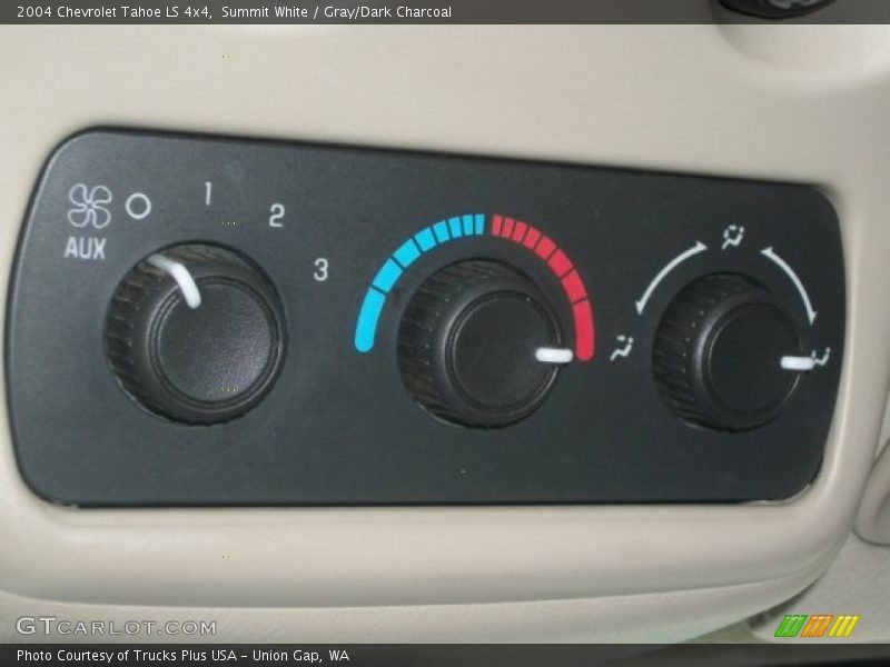 Summit White / Gray/Dark Charcoal 2004 Chevrolet Tahoe LS 4x4