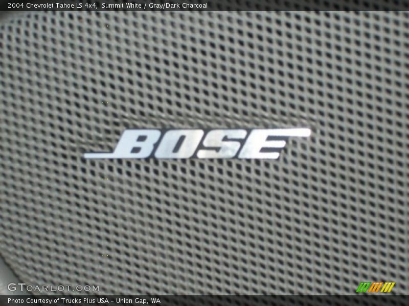 Summit White / Gray/Dark Charcoal 2004 Chevrolet Tahoe LS 4x4