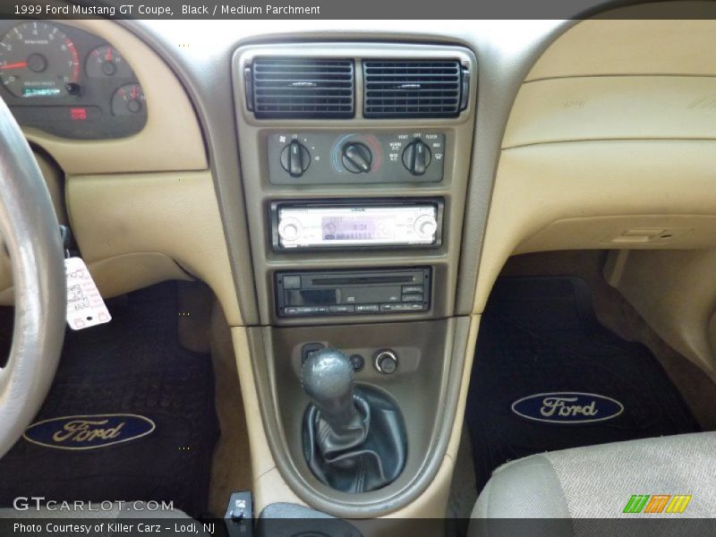Black / Medium Parchment 1999 Ford Mustang GT Coupe