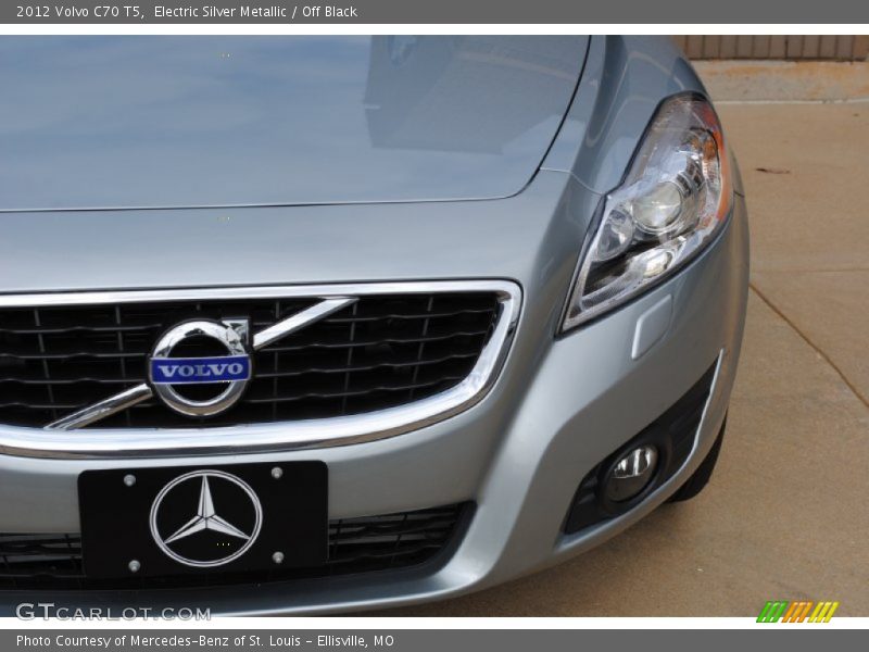 Electric Silver Metallic / Off Black 2012 Volvo C70 T5