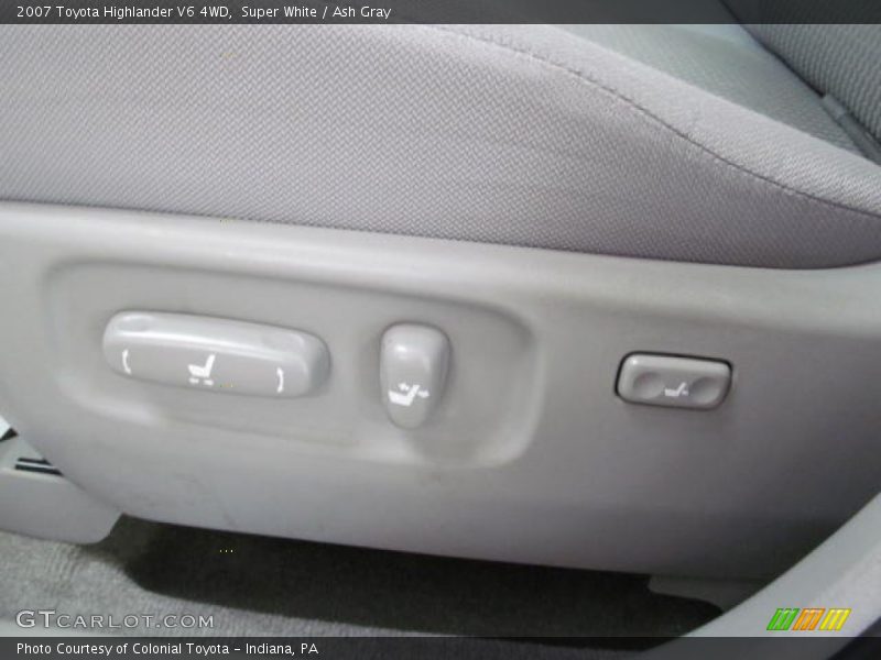 Super White / Ash Gray 2007 Toyota Highlander V6 4WD
