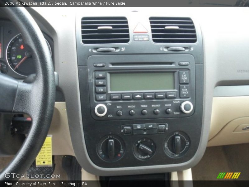 Campanella White / Pure Beige 2006 Volkswagen Jetta 2.5 Sedan