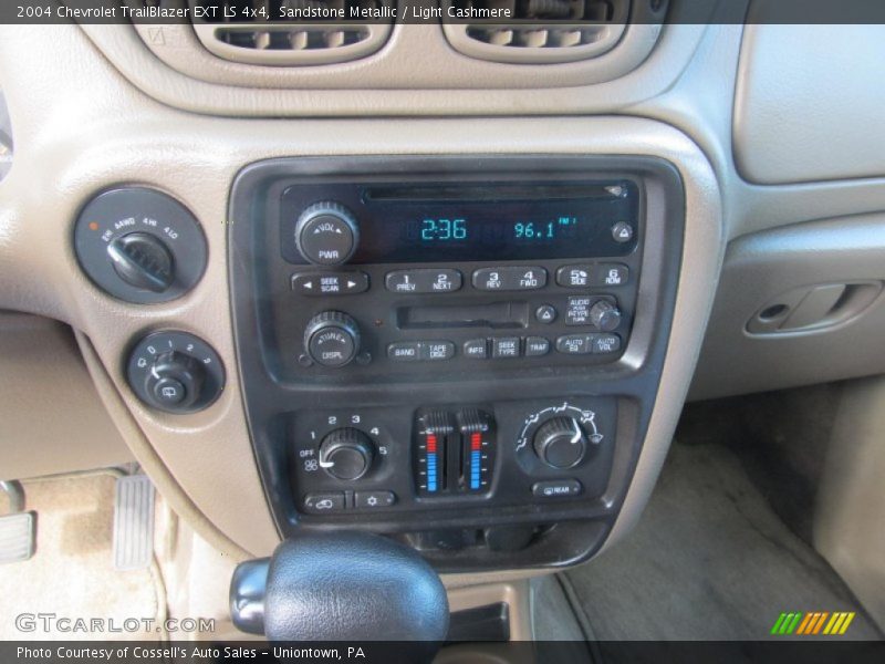 Sandstone Metallic / Light Cashmere 2004 Chevrolet TrailBlazer EXT LS 4x4