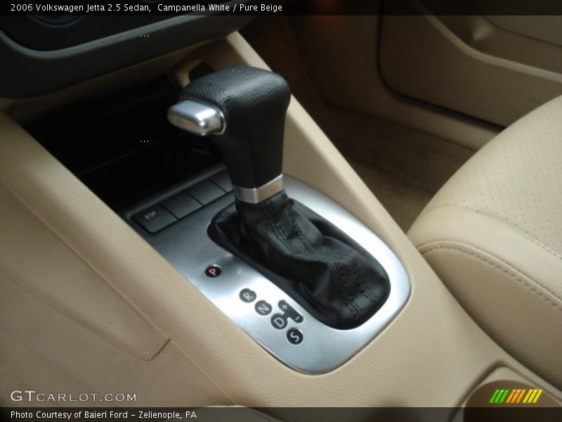 Campanella White / Pure Beige 2006 Volkswagen Jetta 2.5 Sedan