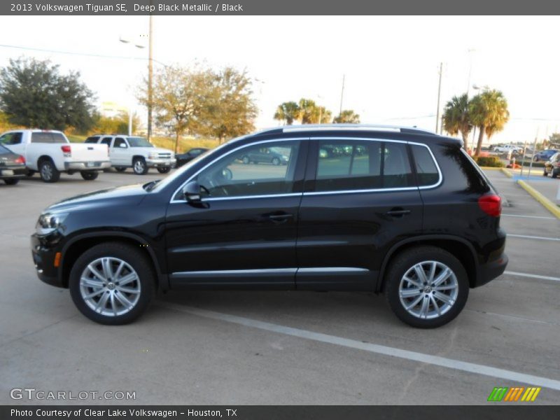 Deep Black Metallic / Black 2013 Volkswagen Tiguan SE