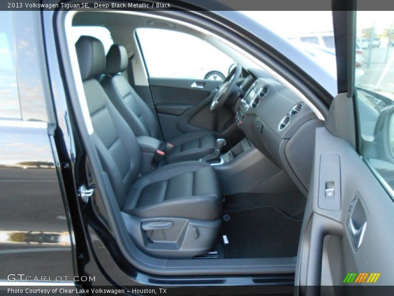 Deep Black Metallic / Black 2013 Volkswagen Tiguan SE