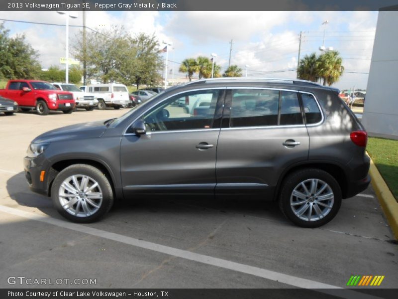 Pepper Gray Metallic / Black 2013 Volkswagen Tiguan SE