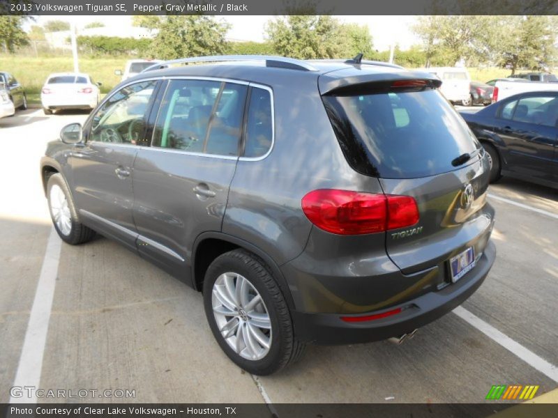 Pepper Gray Metallic / Black 2013 Volkswagen Tiguan SE