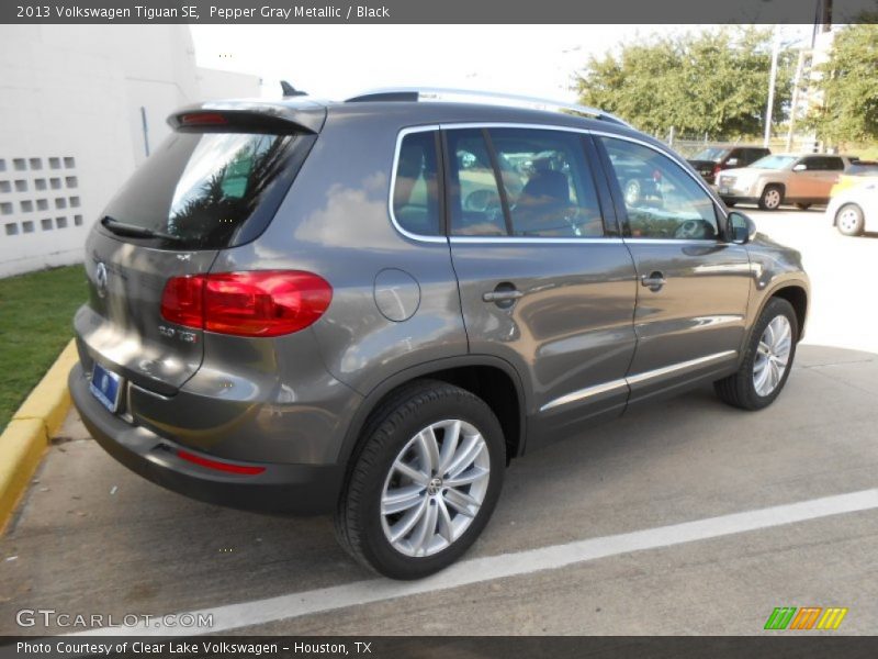 Pepper Gray Metallic / Black 2013 Volkswagen Tiguan SE