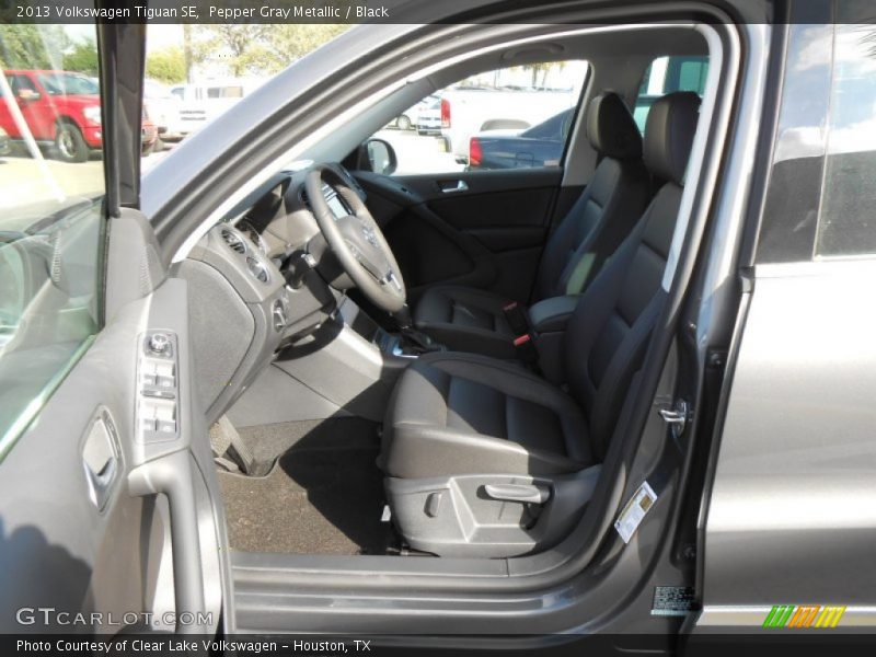 Pepper Gray Metallic / Black 2013 Volkswagen Tiguan SE