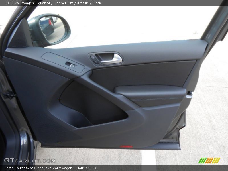 Pepper Gray Metallic / Black 2013 Volkswagen Tiguan SE