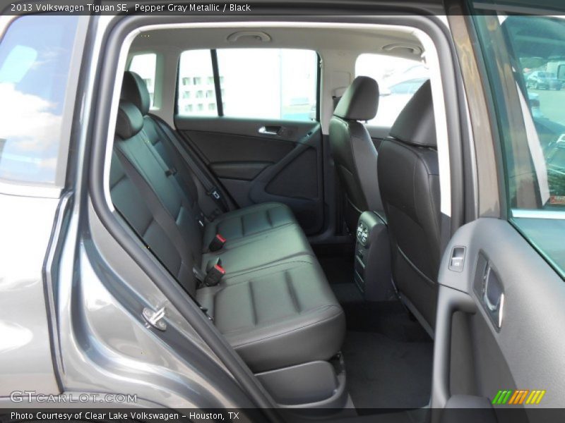 Pepper Gray Metallic / Black 2013 Volkswagen Tiguan SE