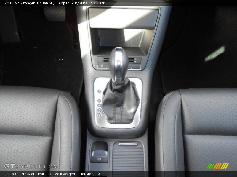 Pepper Gray Metallic / Black 2013 Volkswagen Tiguan SE