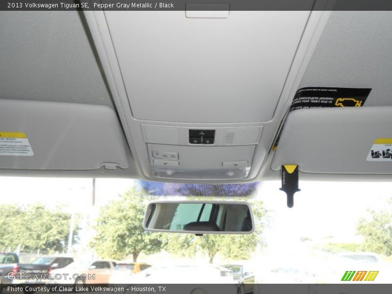Pepper Gray Metallic / Black 2013 Volkswagen Tiguan SE