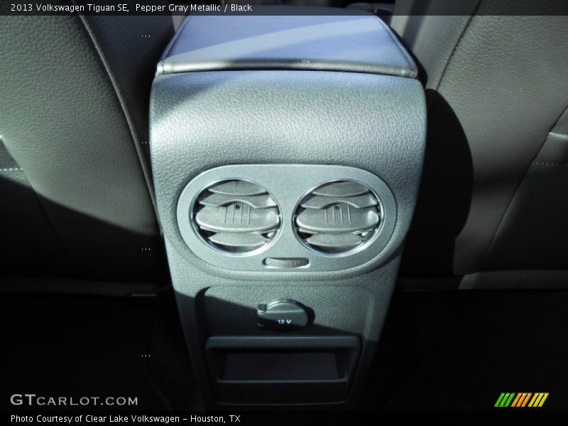 Pepper Gray Metallic / Black 2013 Volkswagen Tiguan SE
