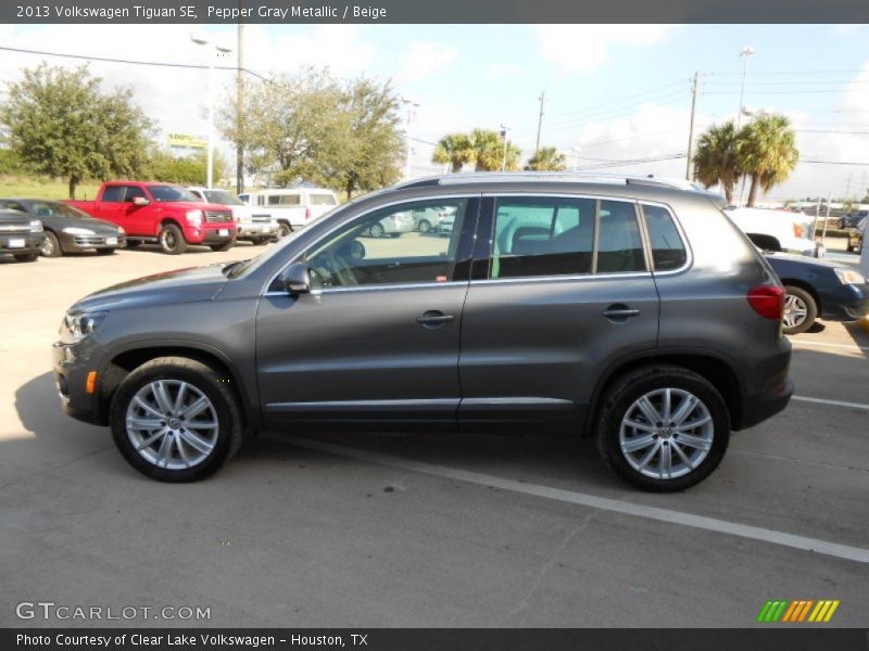 Pepper Gray Metallic / Beige 2013 Volkswagen Tiguan SE