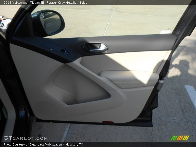 Pepper Gray Metallic / Beige 2013 Volkswagen Tiguan SE