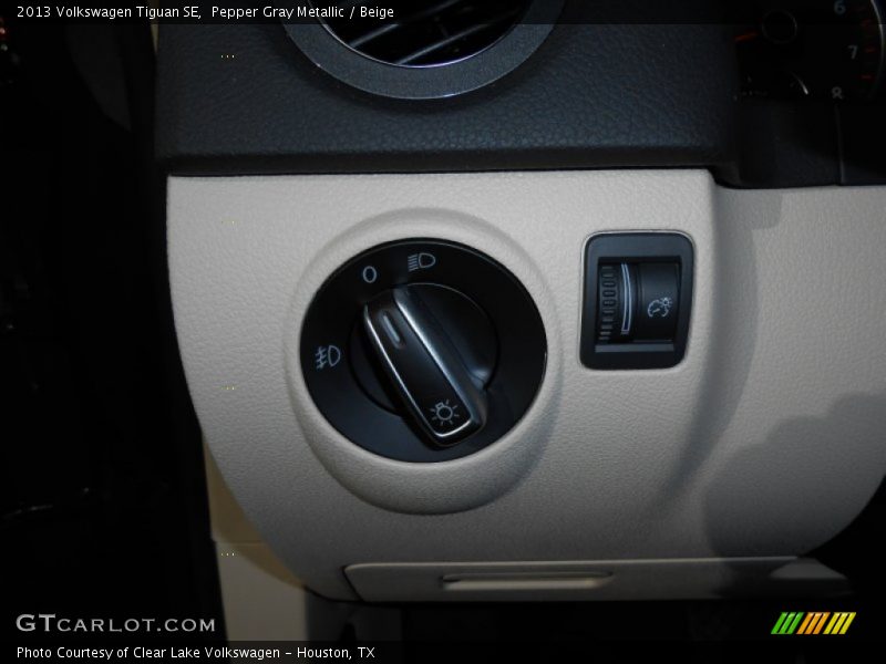 Pepper Gray Metallic / Beige 2013 Volkswagen Tiguan SE