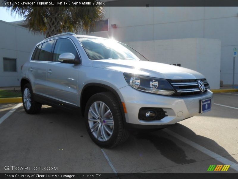 Reflex Silver Metallic / Black 2013 Volkswagen Tiguan SE