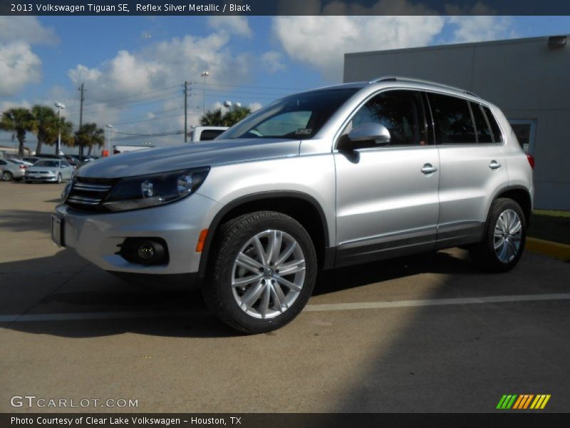 Reflex Silver Metallic / Black 2013 Volkswagen Tiguan SE