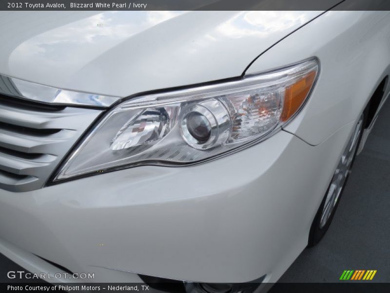 Blizzard White Pearl / Ivory 2012 Toyota Avalon