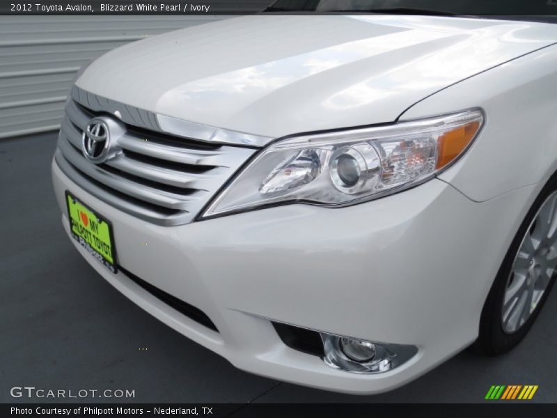 Blizzard White Pearl / Ivory 2012 Toyota Avalon