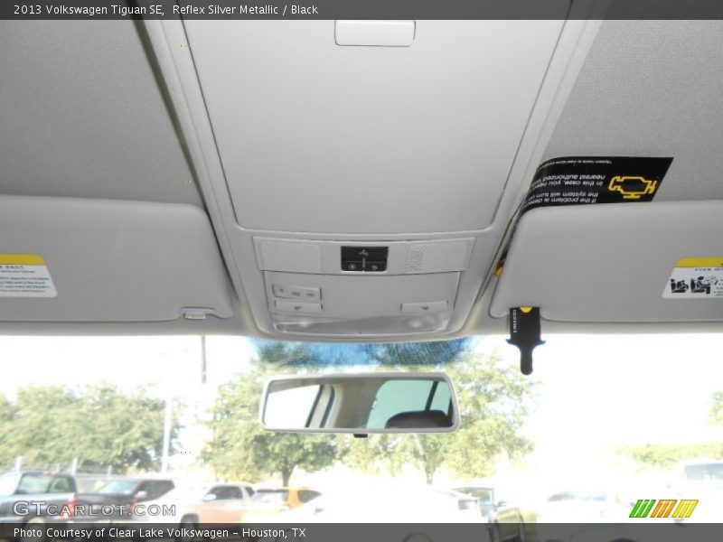 Reflex Silver Metallic / Black 2013 Volkswagen Tiguan SE