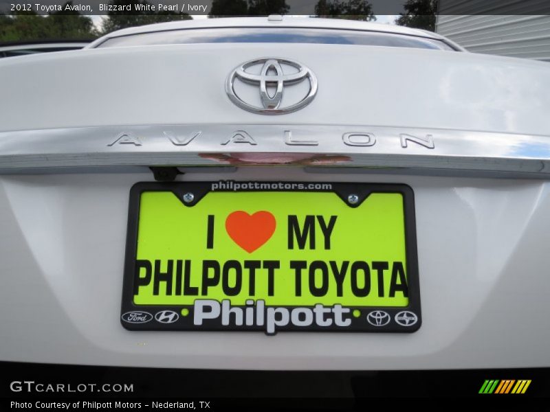 Blizzard White Pearl / Ivory 2012 Toyota Avalon