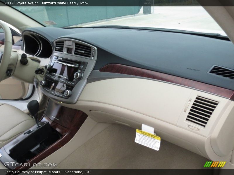 Blizzard White Pearl / Ivory 2012 Toyota Avalon