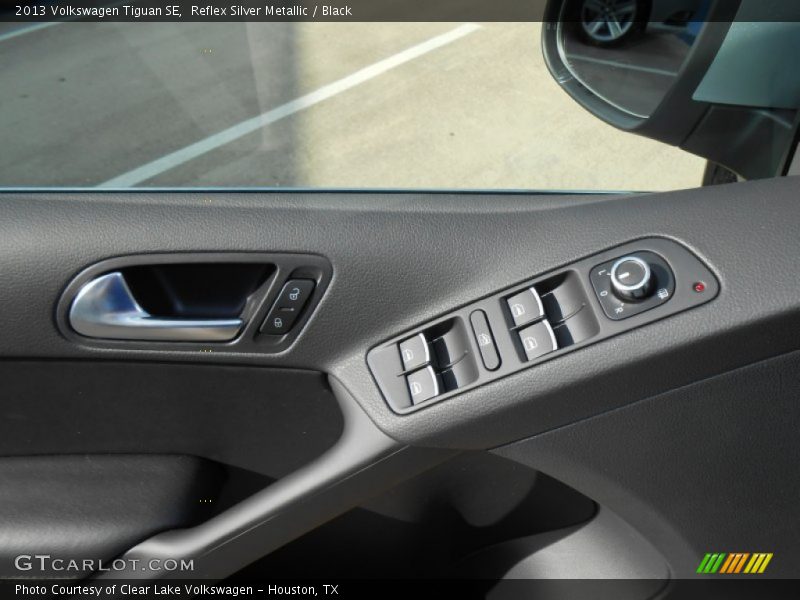 Reflex Silver Metallic / Black 2013 Volkswagen Tiguan SE