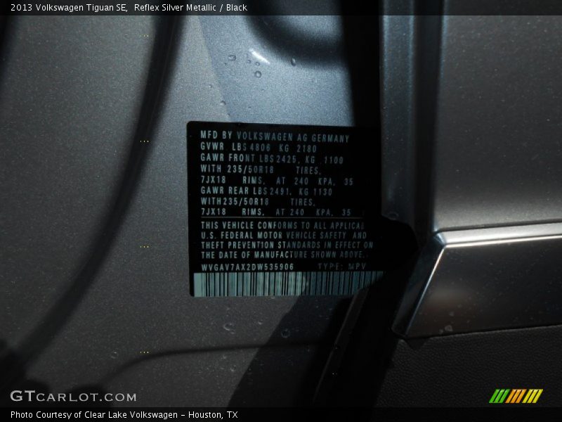 Reflex Silver Metallic / Black 2013 Volkswagen Tiguan SE