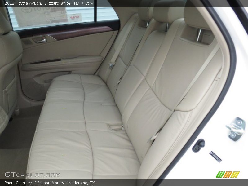 Blizzard White Pearl / Ivory 2012 Toyota Avalon