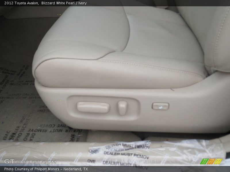 Blizzard White Pearl / Ivory 2012 Toyota Avalon