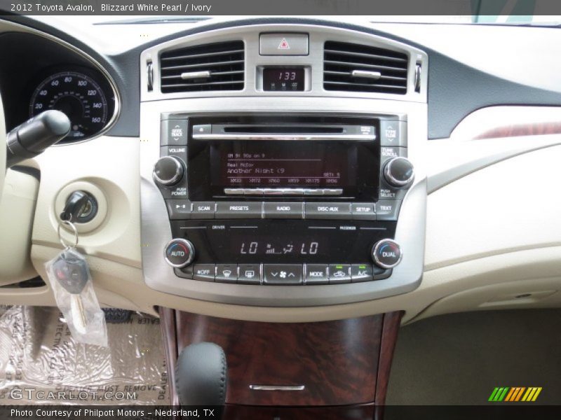 Blizzard White Pearl / Ivory 2012 Toyota Avalon